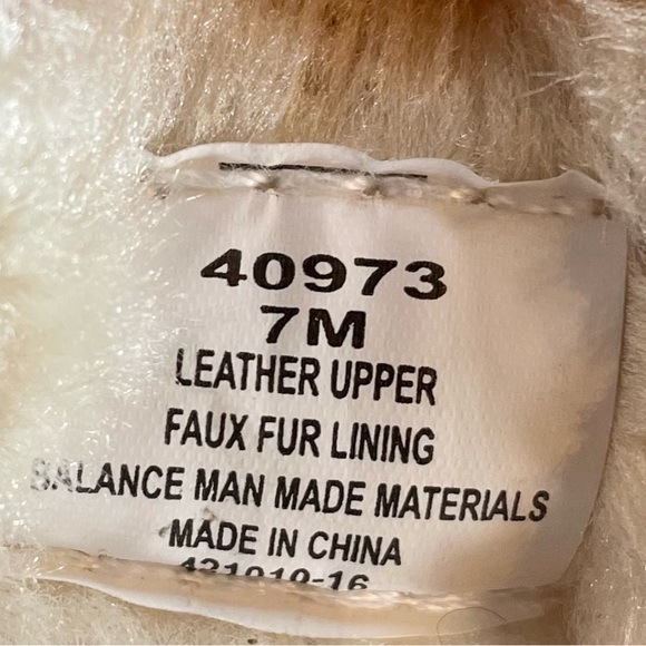 PEEP-TOE PLUSH. Size 7
The perfect year-round slipper. - Picture 5 of 6